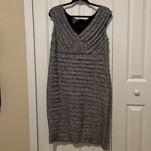 🔥SALE🔥 Dressbarn Woman Black and White Sleeveless v-neck dress size 14W